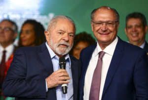 Lula e Alckmin tomam posse hoje; entenda o rito.