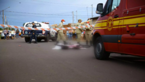 Criança morre atropelada por caminhão quando andava de bicicleta em Campo Grande.