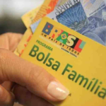 Bolsa Família e Auxílio Gás são pagos nesta quarta-feira; confira quem recebe.