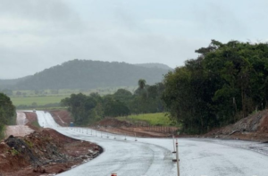 Cidades turísticas do Estado seguem com obras para facilitar acesso de visitantes.