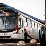 Cortes em linhas de ônibus deixam passageiros até 1 hora a mais nos pontos em Campo Grande.