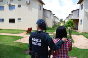 Programa da Polícia Militar garante cumprimento de medidas e proteção às mulheres.