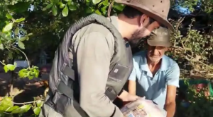 Entidades entregam cestas básicas para famílias de ribeirinhos no Pantanal de MS.