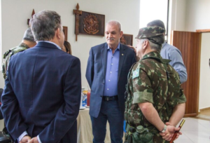 Em reunião, Comando Militar garante a Geraldo término de obras do Aeroporto até fim do ano.