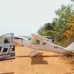 Avião de pequeno porte cai em área de mata após falha mecânica; ninguém se feriu gravemente.