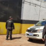 Algemado no tornozelo, preso se solta e foge de escolta policial em unidade de saúde de Dourados .