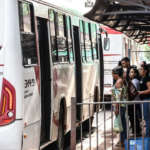 Após decisão judicial para aumento da tarifa, passageiros disparam: ‘ônibus velhos’.