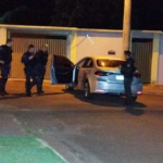 Dupla morre em confronto com a polícia após roubo em Dourados.