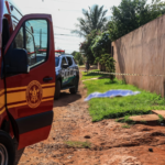 Morador sai para trabalhar e encontra homem morto em calçada no Caiobá em Campo Grande.