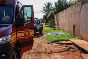 Morador sai para trabalhar e encontra homem morto em calçada no Caiobá em Campo Grande.