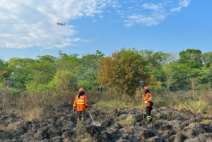 Em meio à estiagem atípica, aeronaves são enviadas para combater fogo no Pantanal.