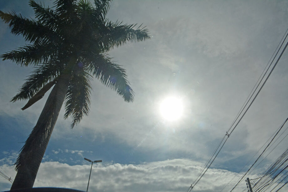 Domingo de Carnaval será de sol entre nuvens com temperaturas ultrapassando os 30 °C.