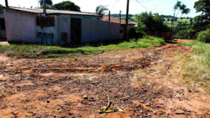 Morador descobre furto em casa e mata suspeito a facadas em Campo Grande após discussão.