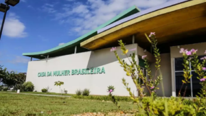 Com Sigo fora do ar, mulher tenta B.O. por quebra de protetiva e é mandada de volta para casa em Campo Grande.