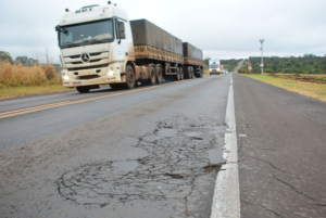 BR-163 tem alta de acidentes e mortes, enquanto contrato segue parado no TCU.